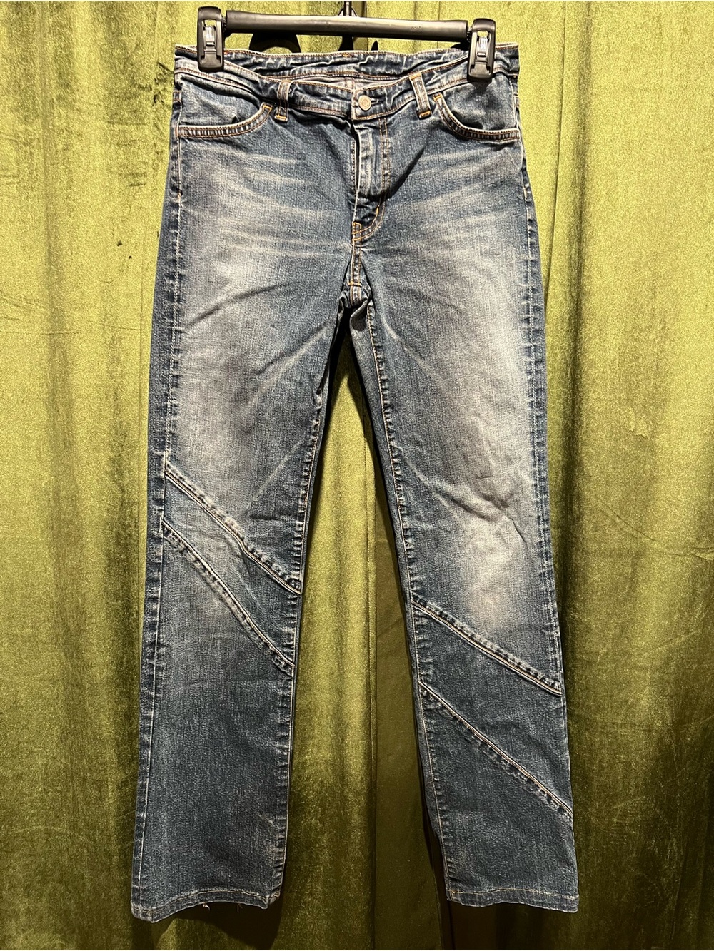 Seven7 Men's Faded Blue Straight Jeans with Paneled Stitching